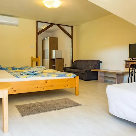 Napkelte Vendeghaz בית הארחה 3*